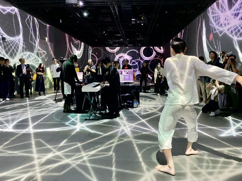 New York-based Taiwanese artist launches digital art universe at Taipei 101