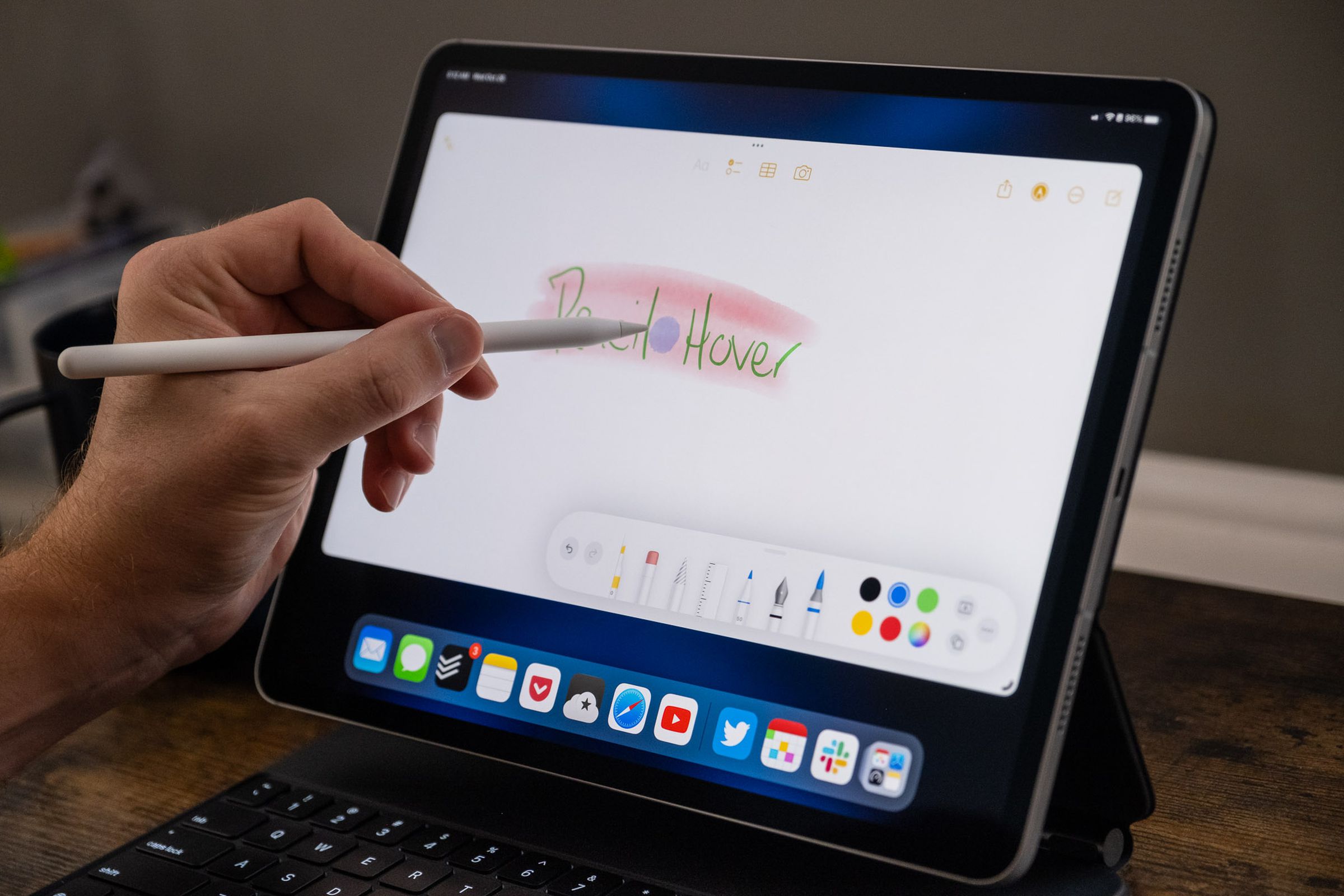 A demonstration of the Hover feature of the Apple Pencil on the new iPad Pro, showing the cursor that displays when the stylus is held within 12mm of the screen.