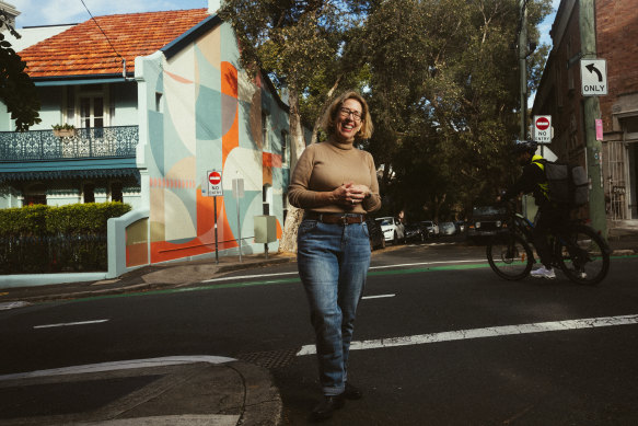 Newtown resident Laurel Hixon commissioned artist Sonia van de Haar to paint the entire side of her house as a mural.