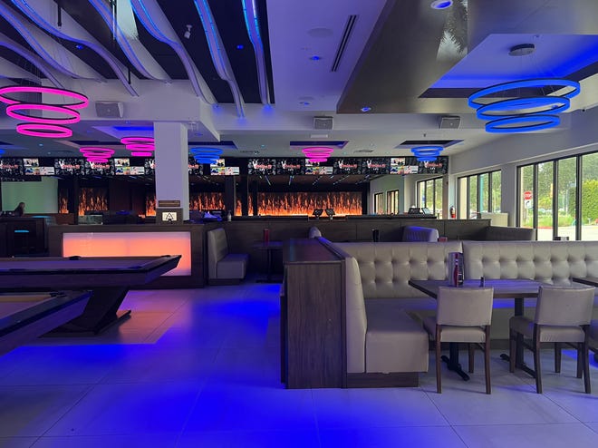 Strike 10 Bowling is one of Mizner Park's nightlife hot spots. It opens at 2 p.m. and closes at 1 a.m. daily, with the exception of Friday and Saturday, when it closes at 2 a.m.