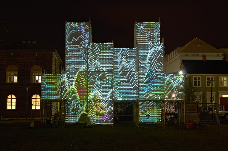 Digital Art and Architecture: Beyond Billboards and Spheres - Image 2 of 7