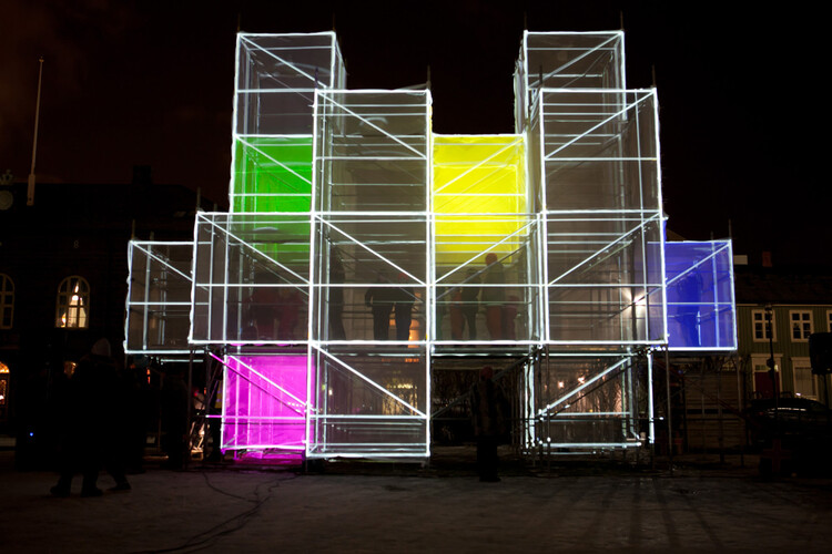 Digital Art and Architecture: Beyond Billboards and Spheres - Image 3 of 7