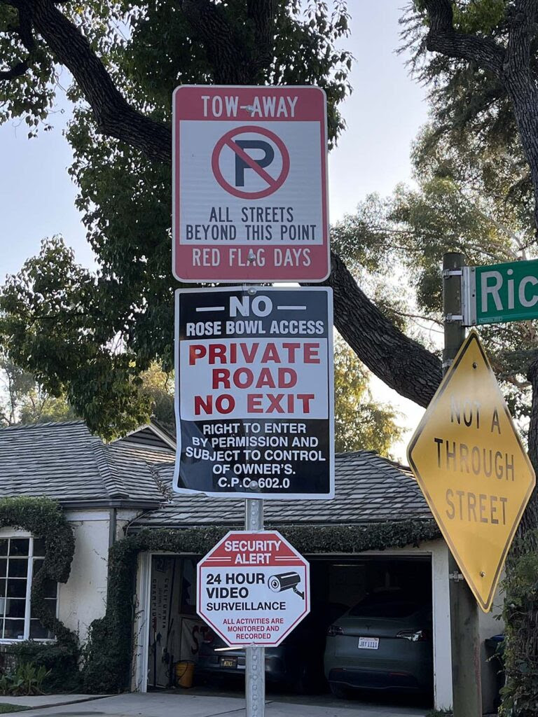 Photo of tow-away zone traffic sign.