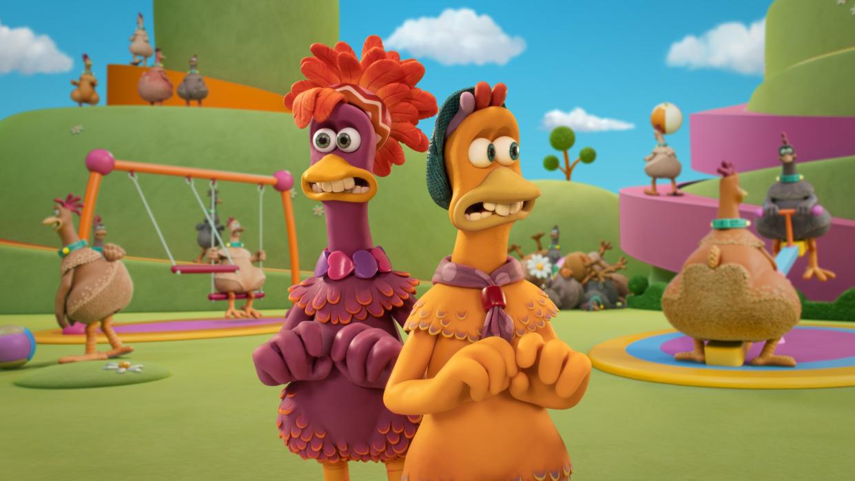 CHICKEN RUN: DAWN OF THE NUGGET, (aka CHICKEN RUN 2), from left: Frizzle (voice: Josie Sedgwick-Davies), Molly (voice: Bella Ramsey), 2023. © Netflix /Courtesy Everett Collection