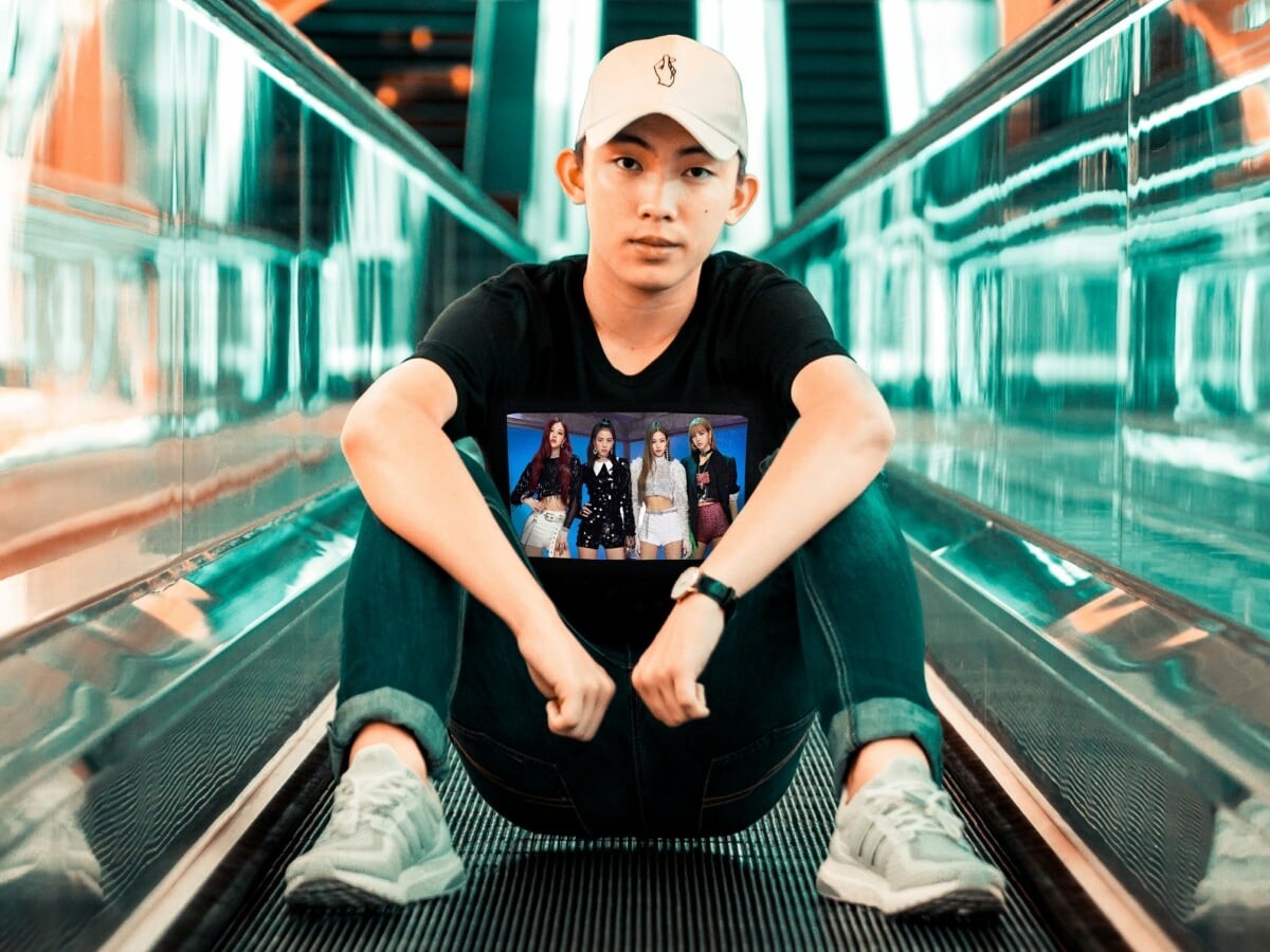 T-Shirt TV wearable digital art has a built-in 10″ screen that can showcase your art