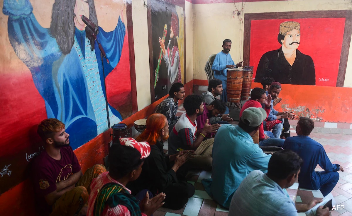 In Pakistani Prison, Murderers Earn Big By Selling Art In Pakistani Prison, Murderers Earn Big By Selling Art