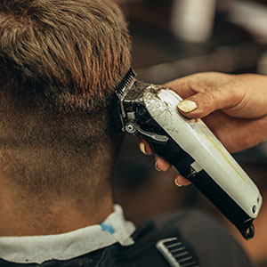 Guy Always Leaves A $5 Tip On His $20 Haircut, And His Barber Seems Very Disappointed