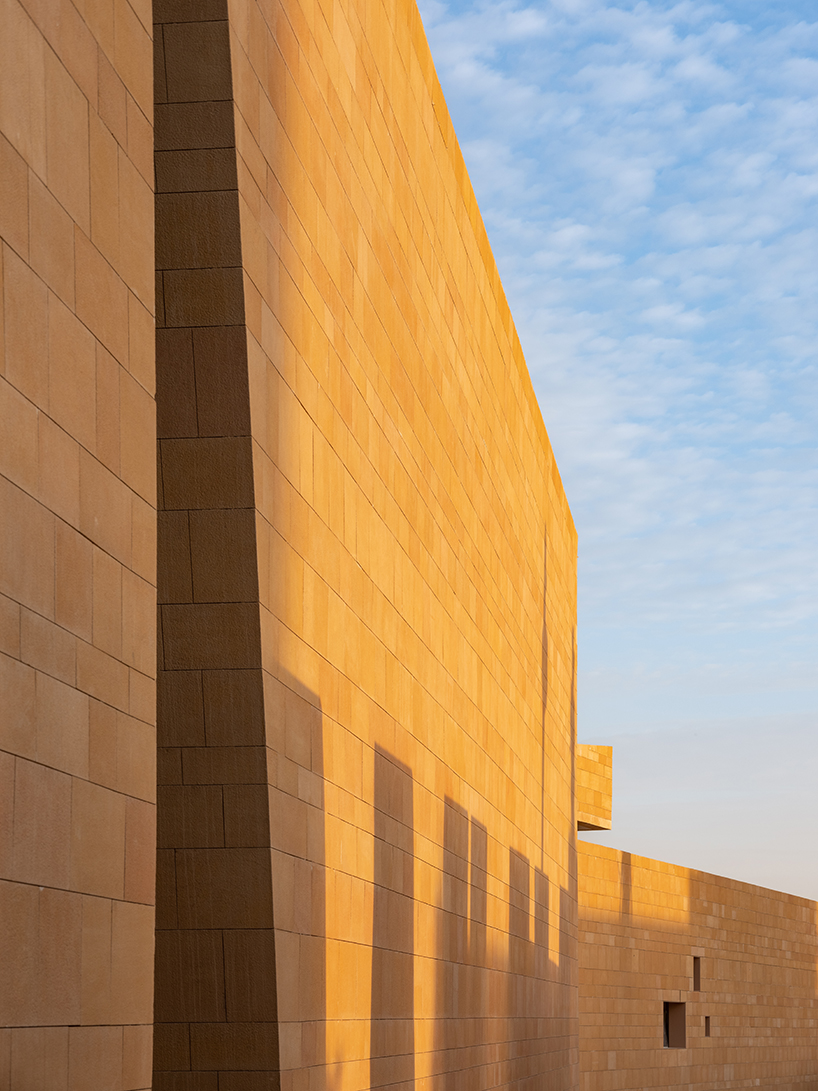 schiattarella associati's digital art center in saudi arabia draws from najdi architecture