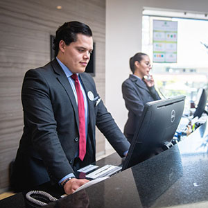 Hotel Guest Livid Seeing Front Desk Employee Drinking In A Bar After Work, Files A Complaint Yet Ends Up Being Put On A 'Do Not Reserve' List