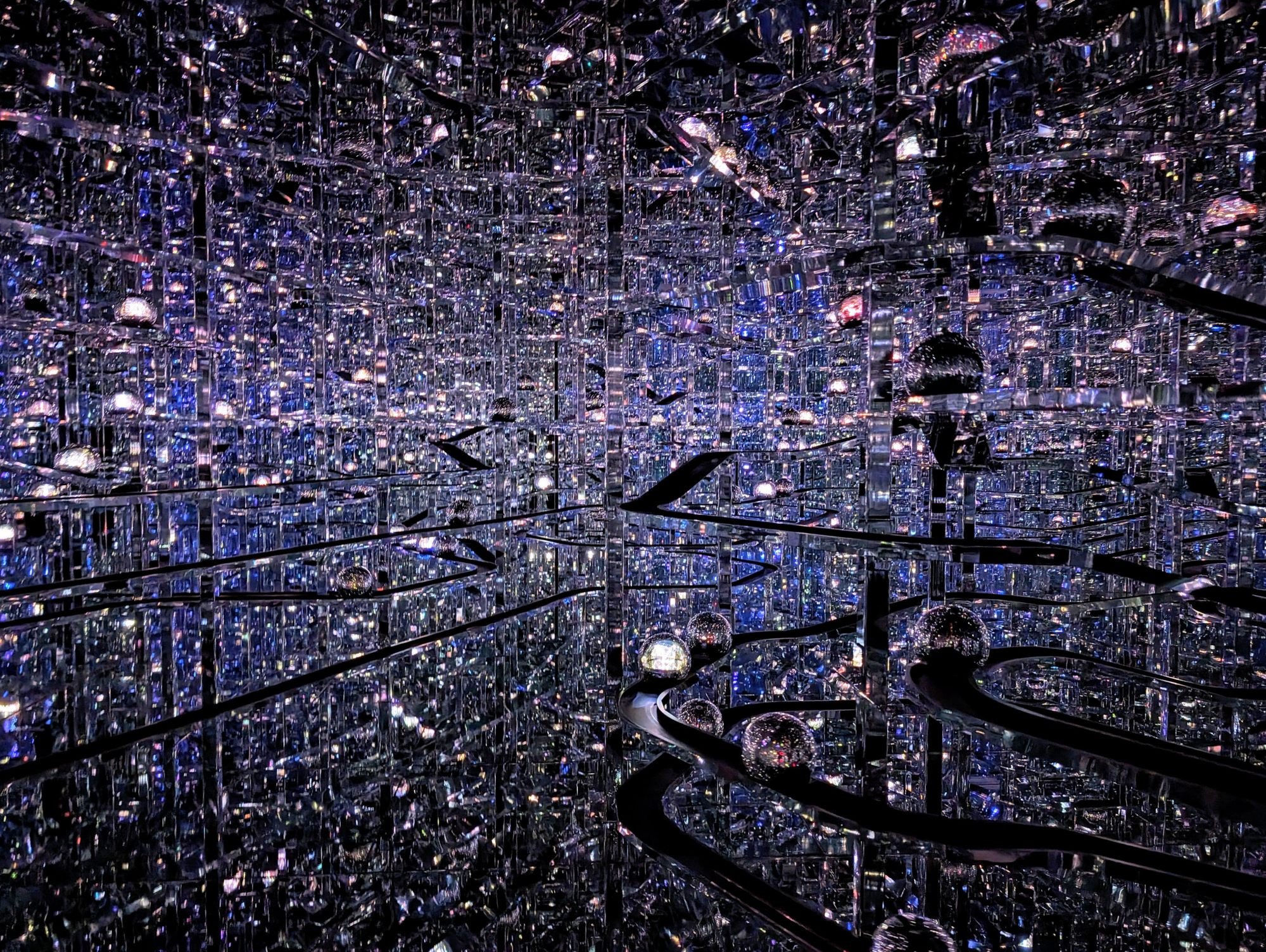 “Microcosmoses – Wobbling Light” at teamLab Borderless in Tokyo. Photo: Tammy Kwan