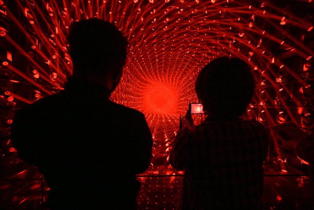 Tokyo’s new digital art museum draws tourists 4
