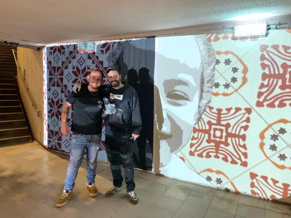 The artist Adi Yonatan Cohen and his partner on the background of the graffiti in the Bat Galim tunnel Kiryat Eliezer. Photo: Tal Kizman