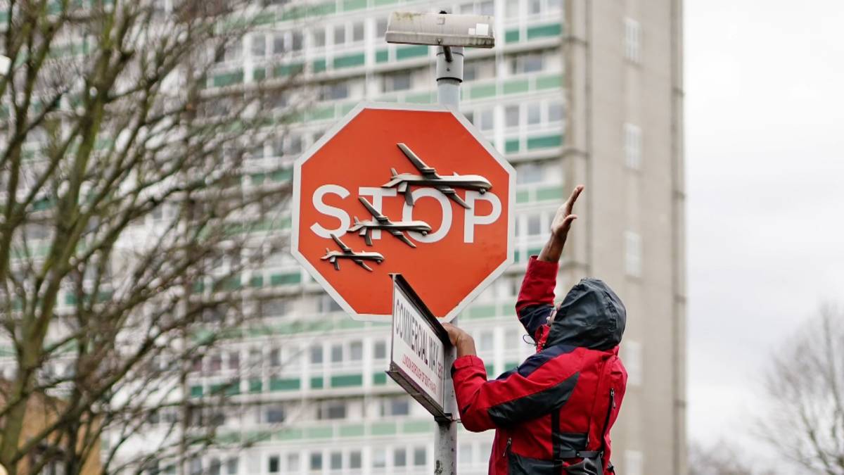 Click to play video: 'London police arrest man after Banksy stop sign art stolen'