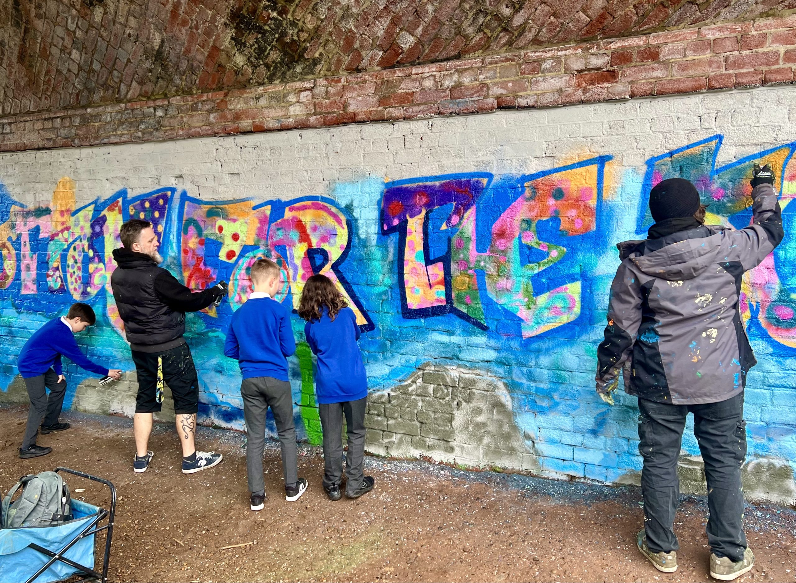 Barnby Road Academy Year 4 pupils painting the Motion to the Ocean artwork 2 scaled