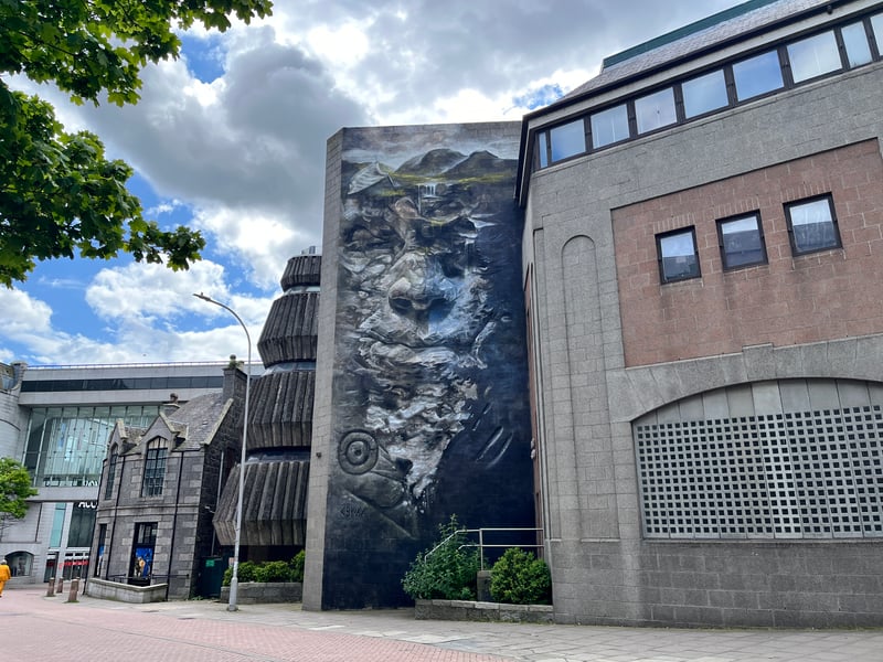 Just round the corner from the former John Lewis building, English artist Cbloxx taps in to more ancient Scottish heritage with their piece.
